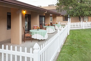 outdoor dining at the hallway at Oak River